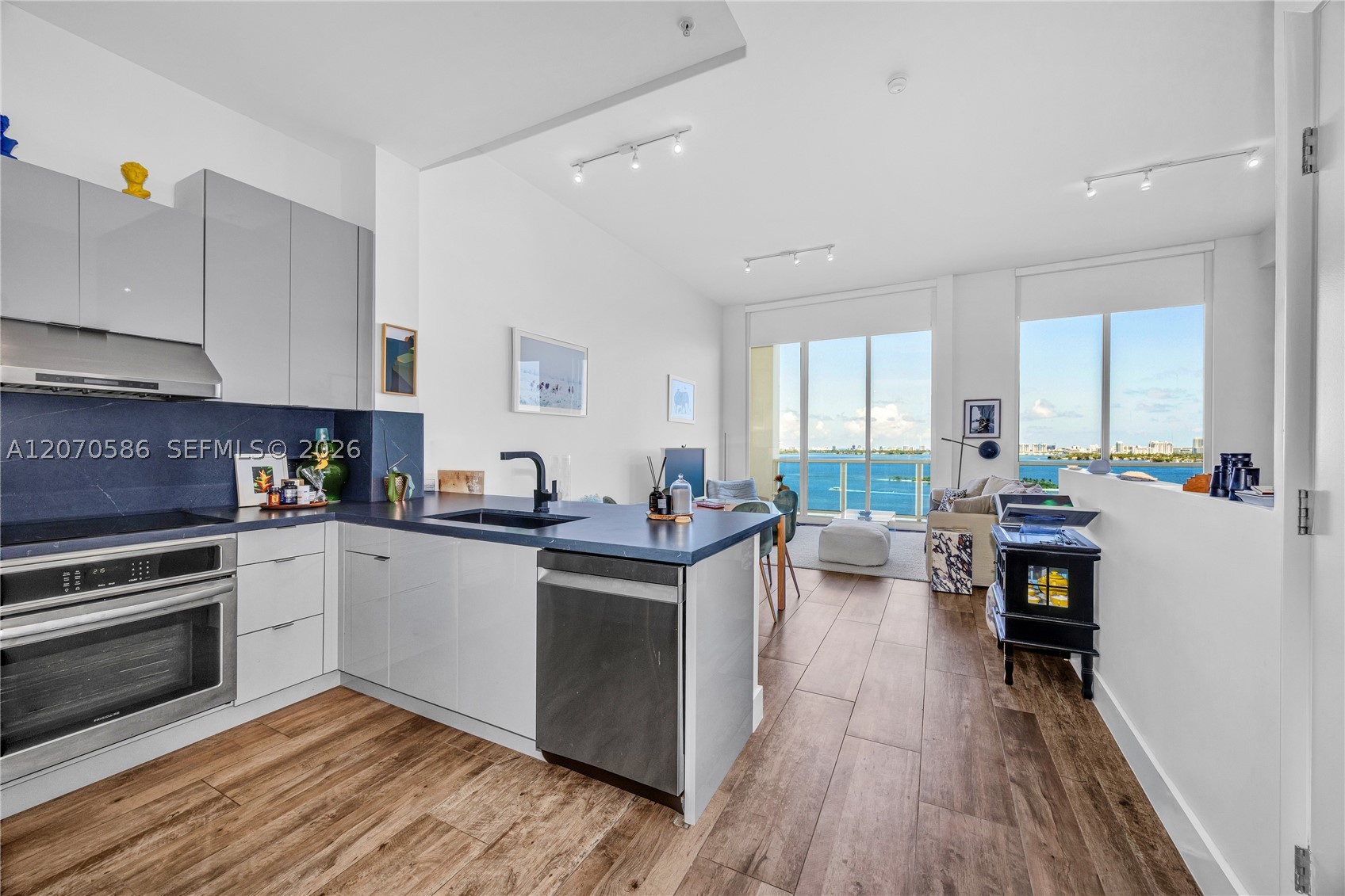 A12070586 Property Photo 28