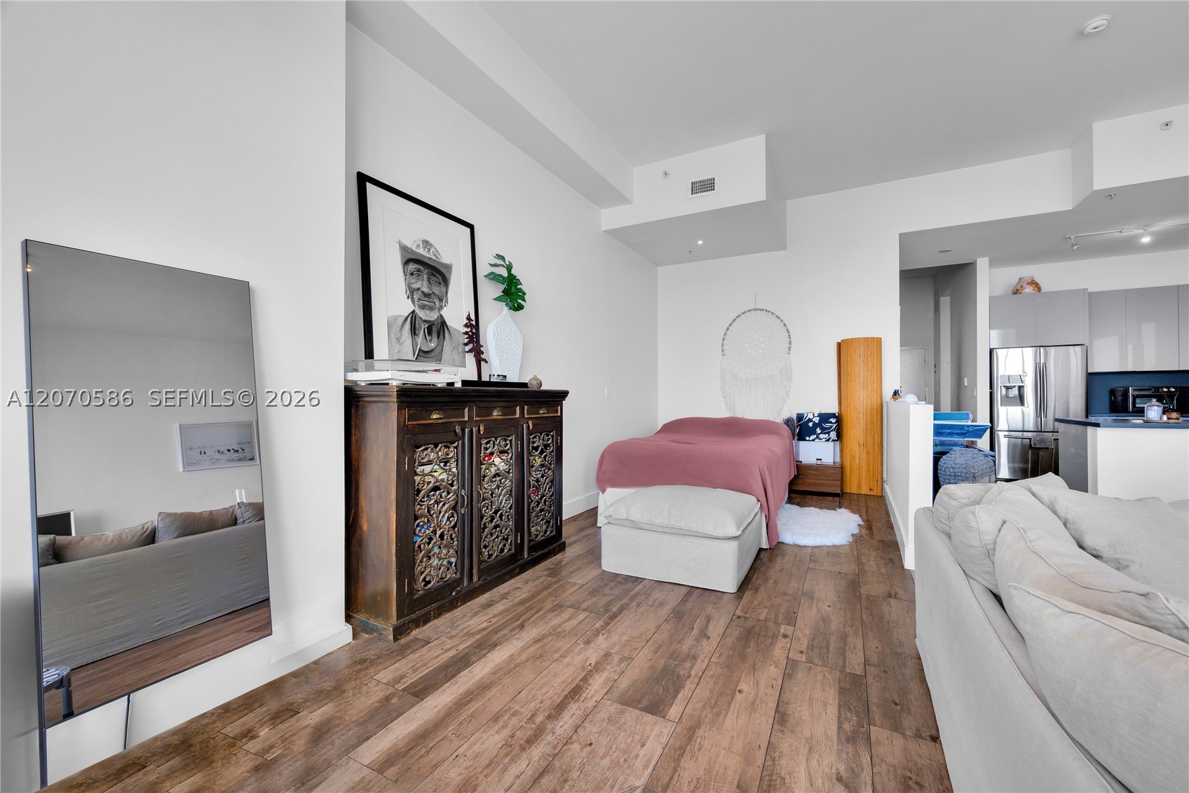 A12070586 Property Photo 32