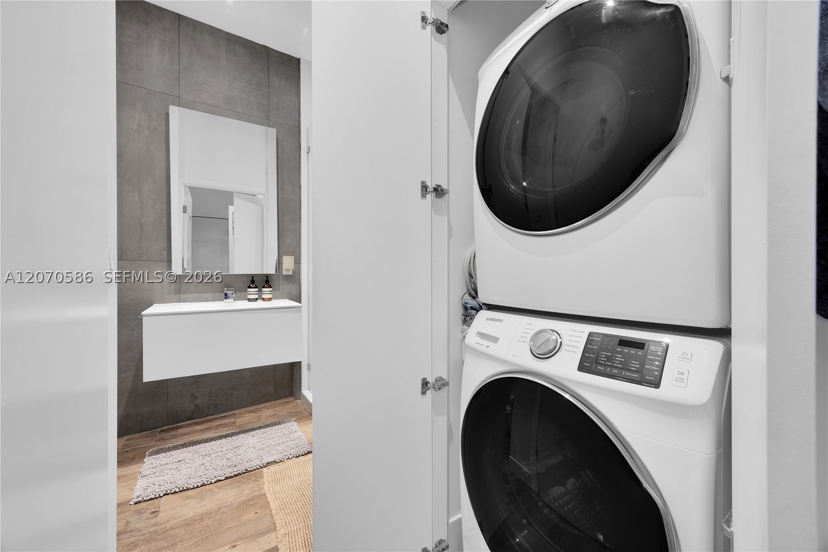 A12070586 Property Photo 33