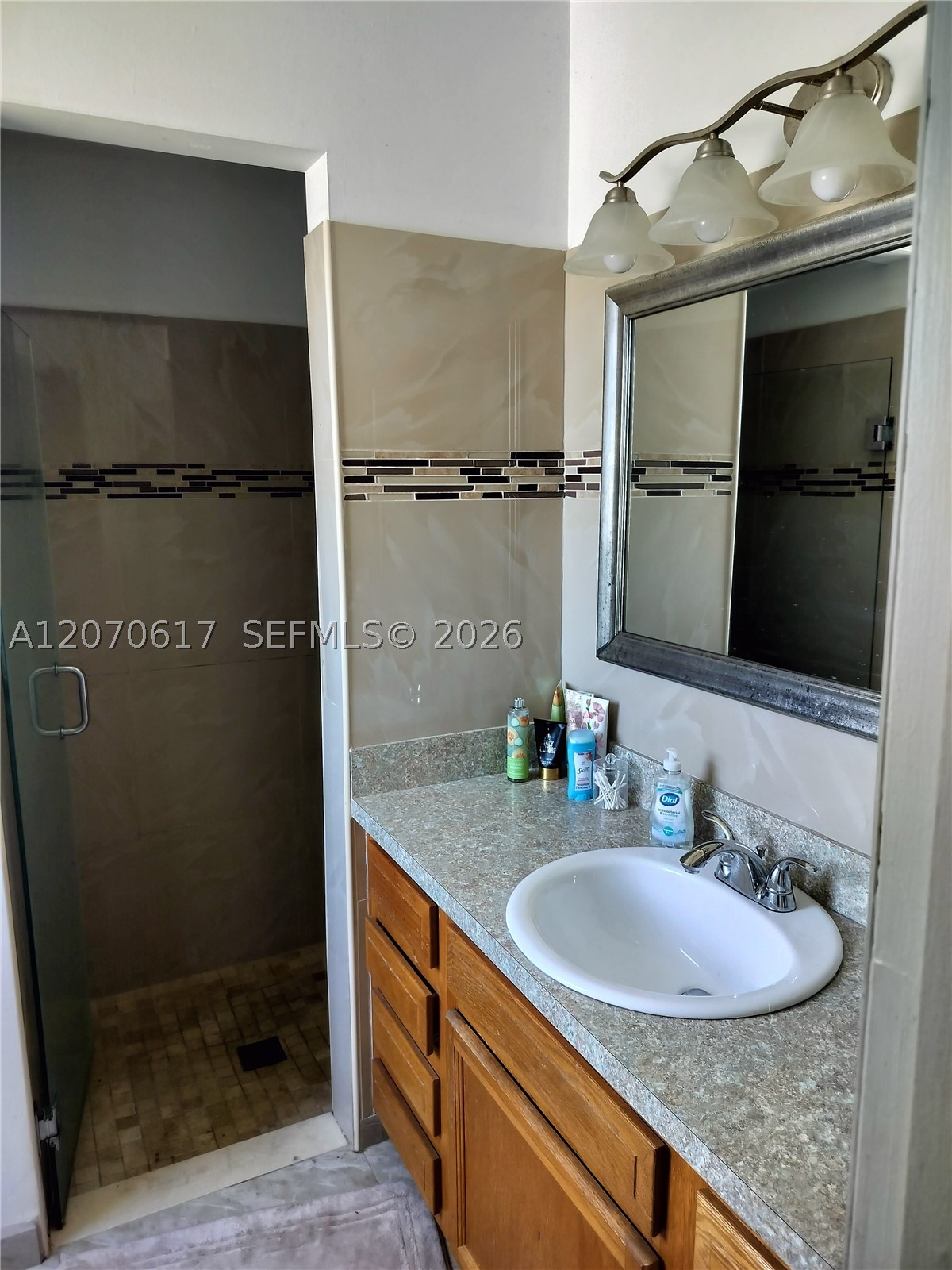 213 Woodbridge Dr Property Photo 3