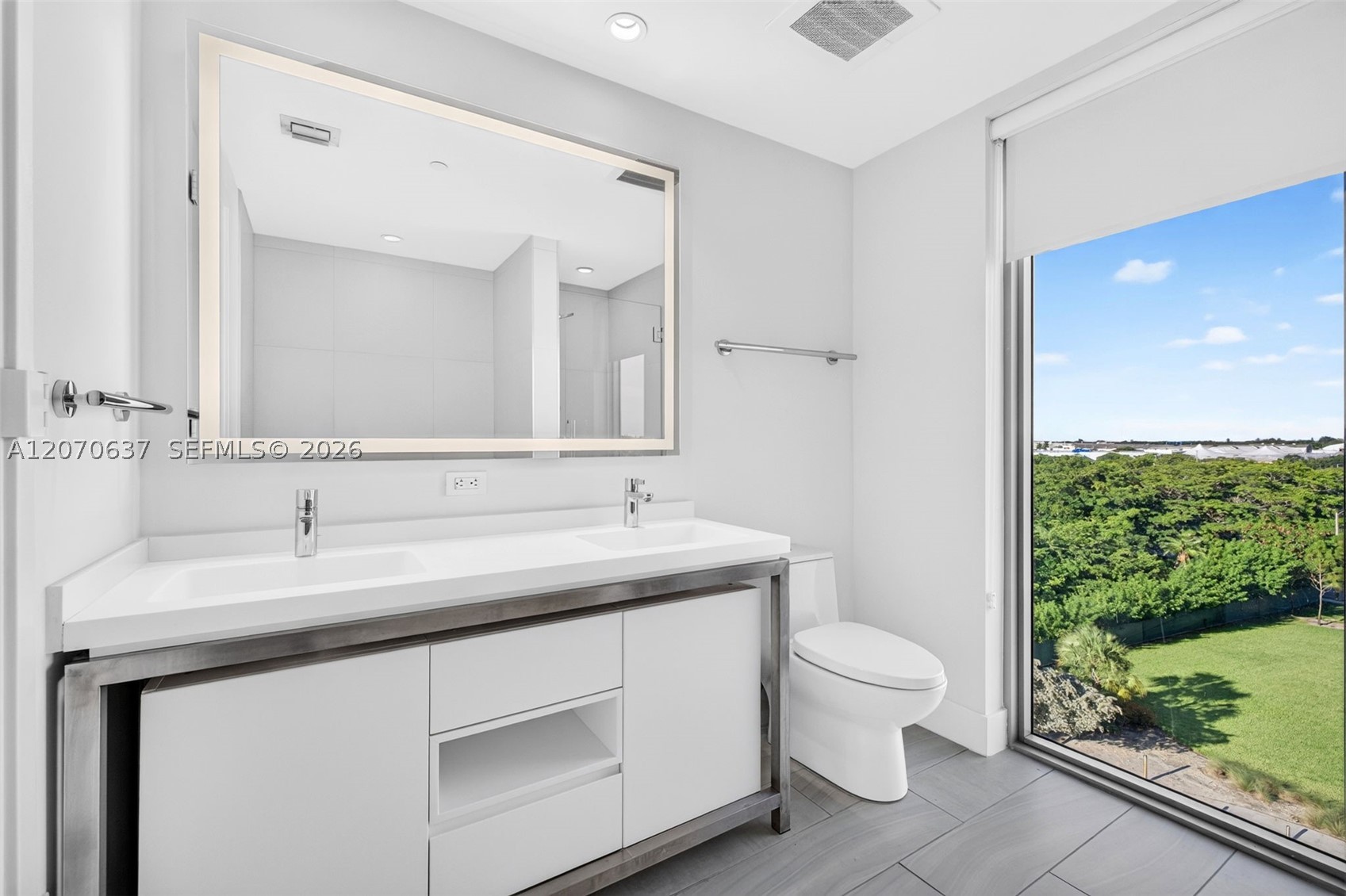 2000 Metropica Way 417 Property Photo 6