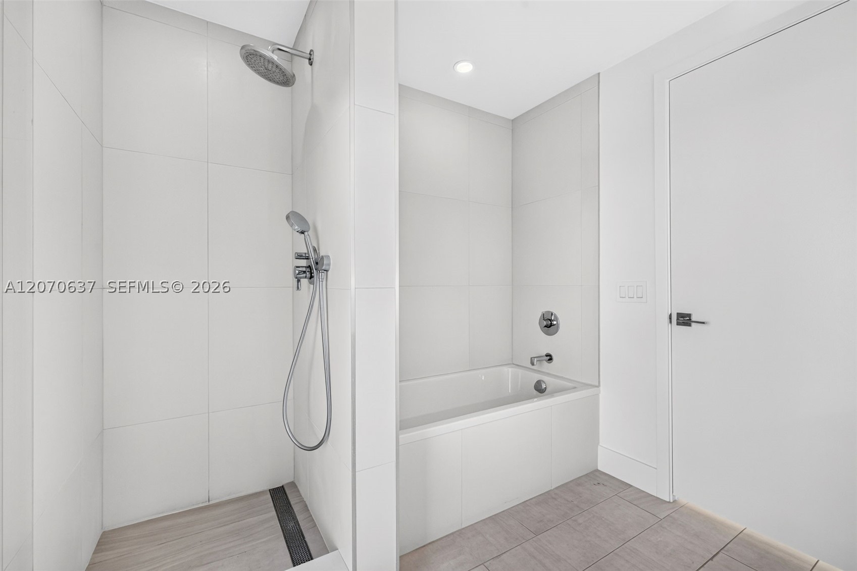 2000 Metropica Way 417 Property Photo 7