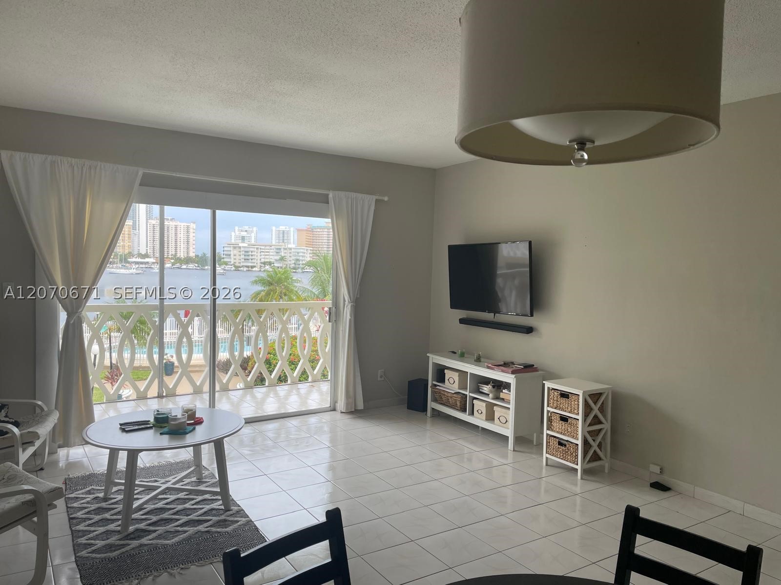 450 Golden Isles Dr 2f Property Photo 3