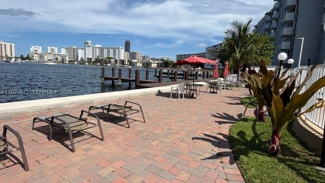 450 Golden Isles Dr 2f Property Photo 6