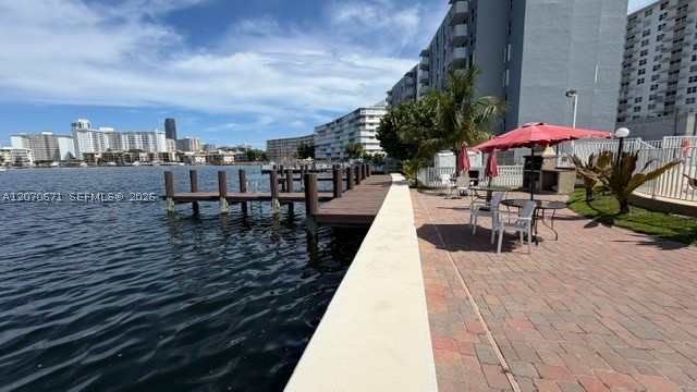 450 Golden Isles Dr 2f Property Photo 7