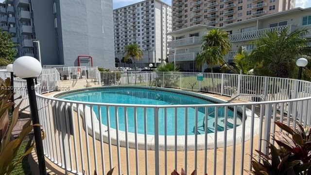 450 Golden Isles Dr 2f Property Photo 9