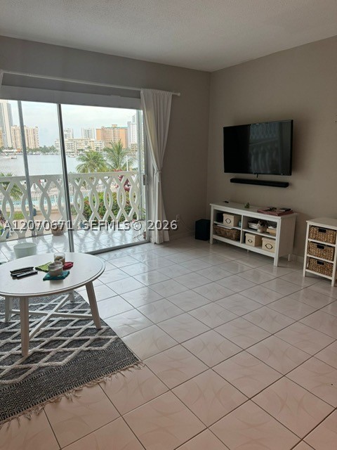450 Golden Isles Dr 2f Property Photo 17
