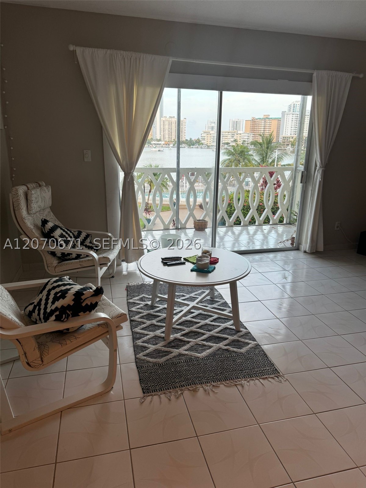 450 Golden Isles Dr 2f Property Photo 18
