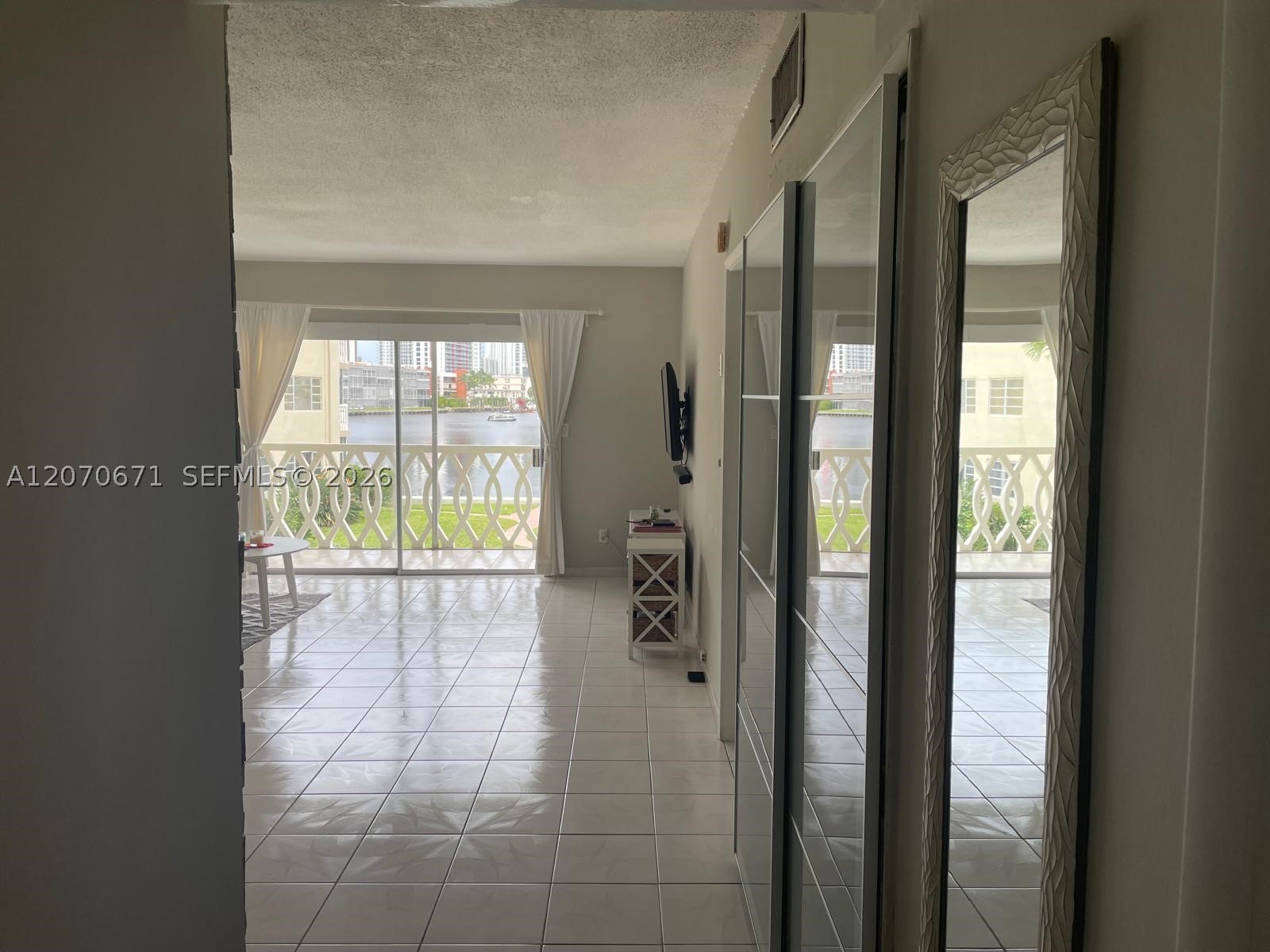 450 Golden Isles Dr 2f Property Photo 20