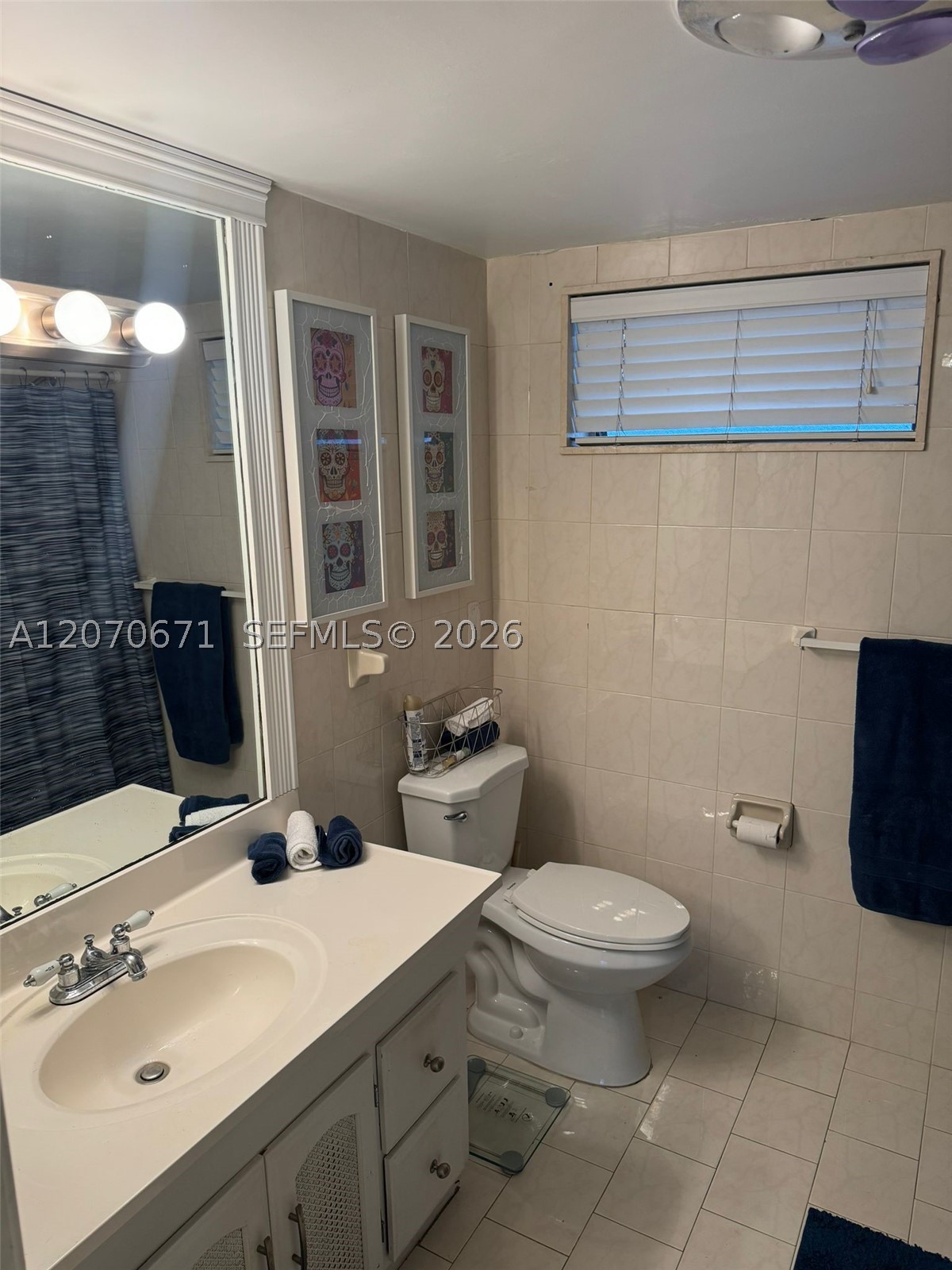 450 Golden Isles Dr 2f Property Photo 21