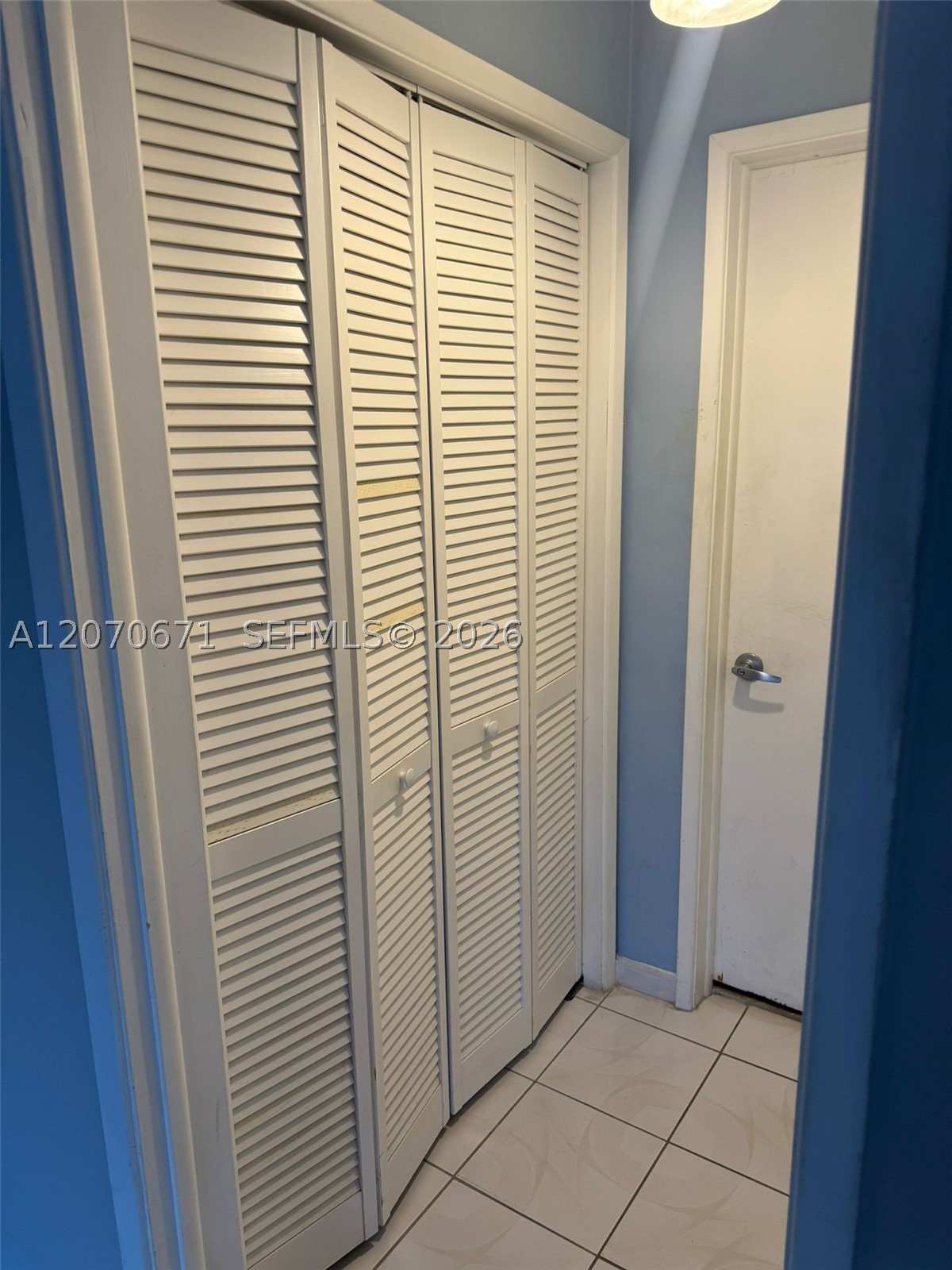 450 Golden Isles Dr 2f Property Photo 25