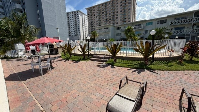 450 Golden Isles Dr 2f Property Photo 27