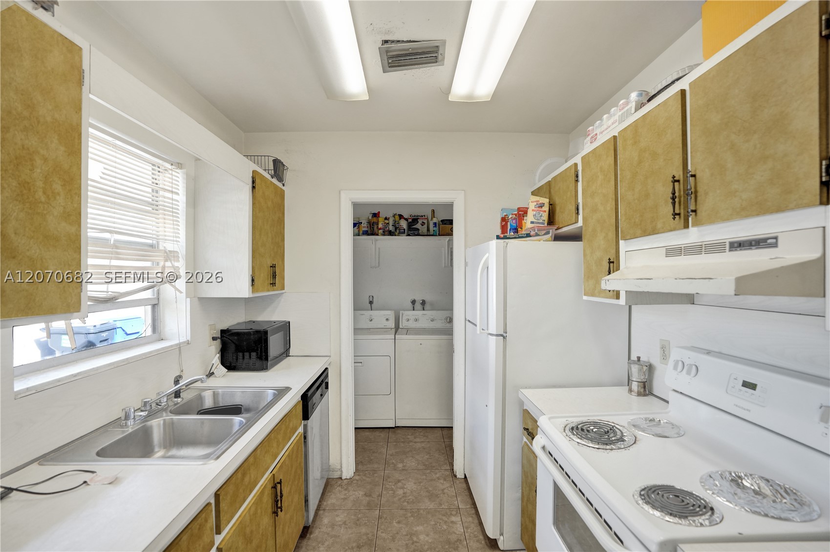 5706-5708 Lincoln St 1-2 Property Photo 4