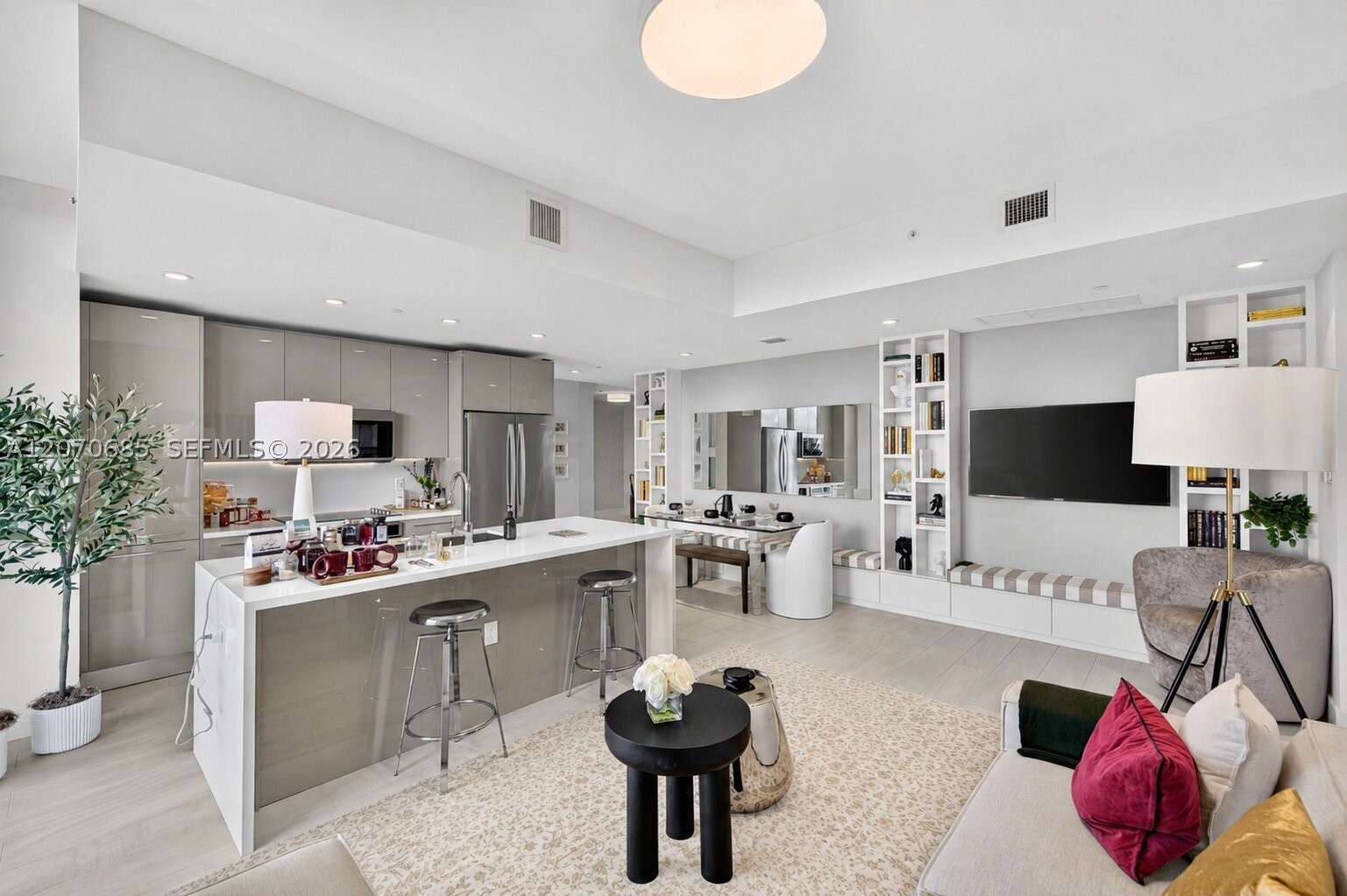 2000 Metropica Way 1901 Property Photo 4