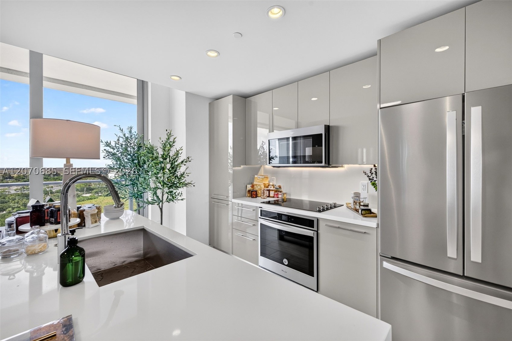 2000 Metropica Way 1901 Property Photo 6