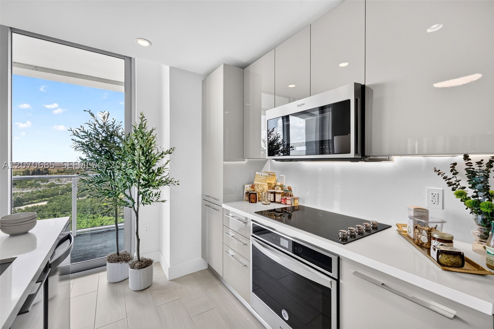 2000 Metropica Way 1901 Property Photo 8