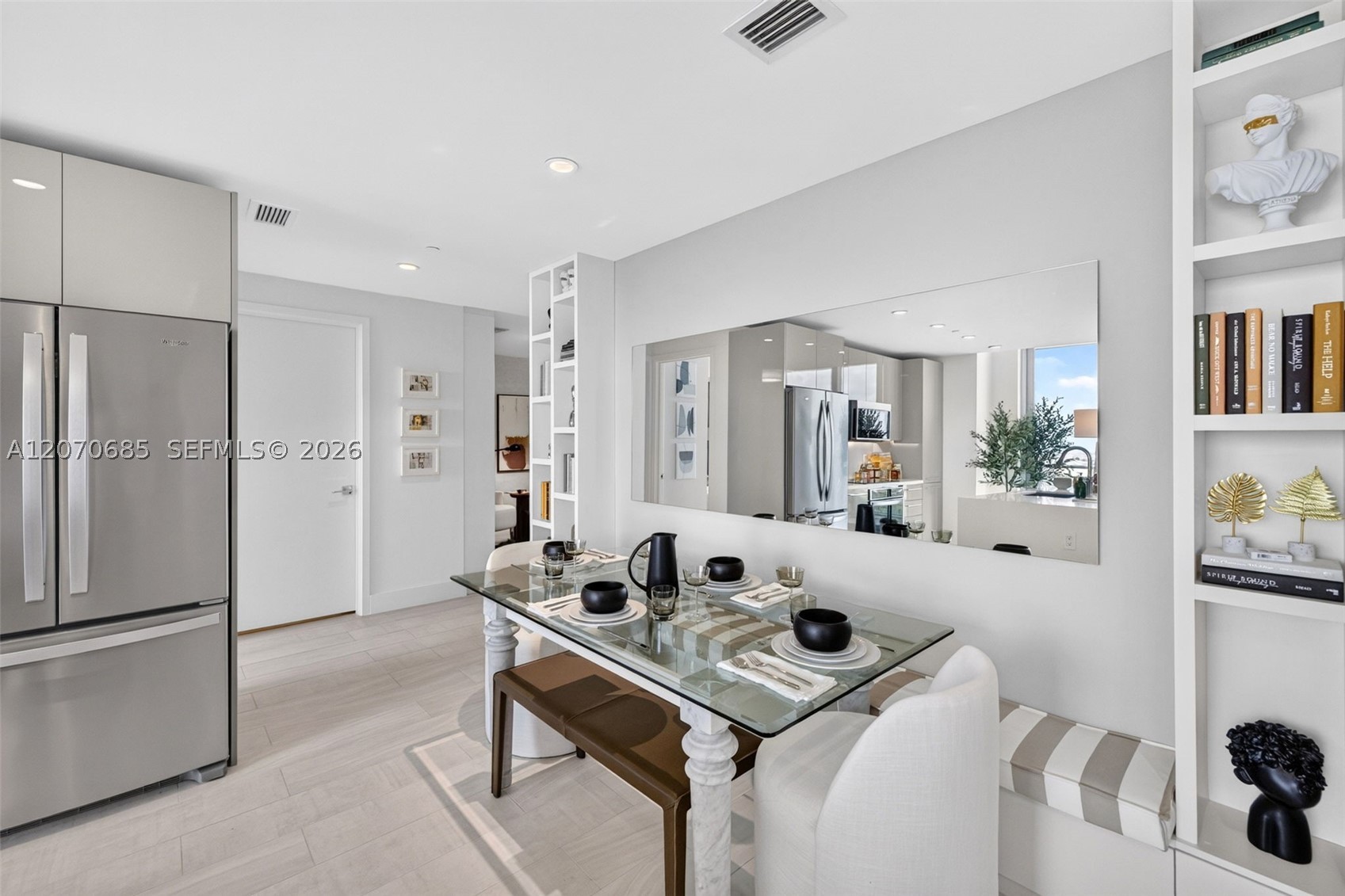 2000 Metropica Way 1901 Property Photo 13