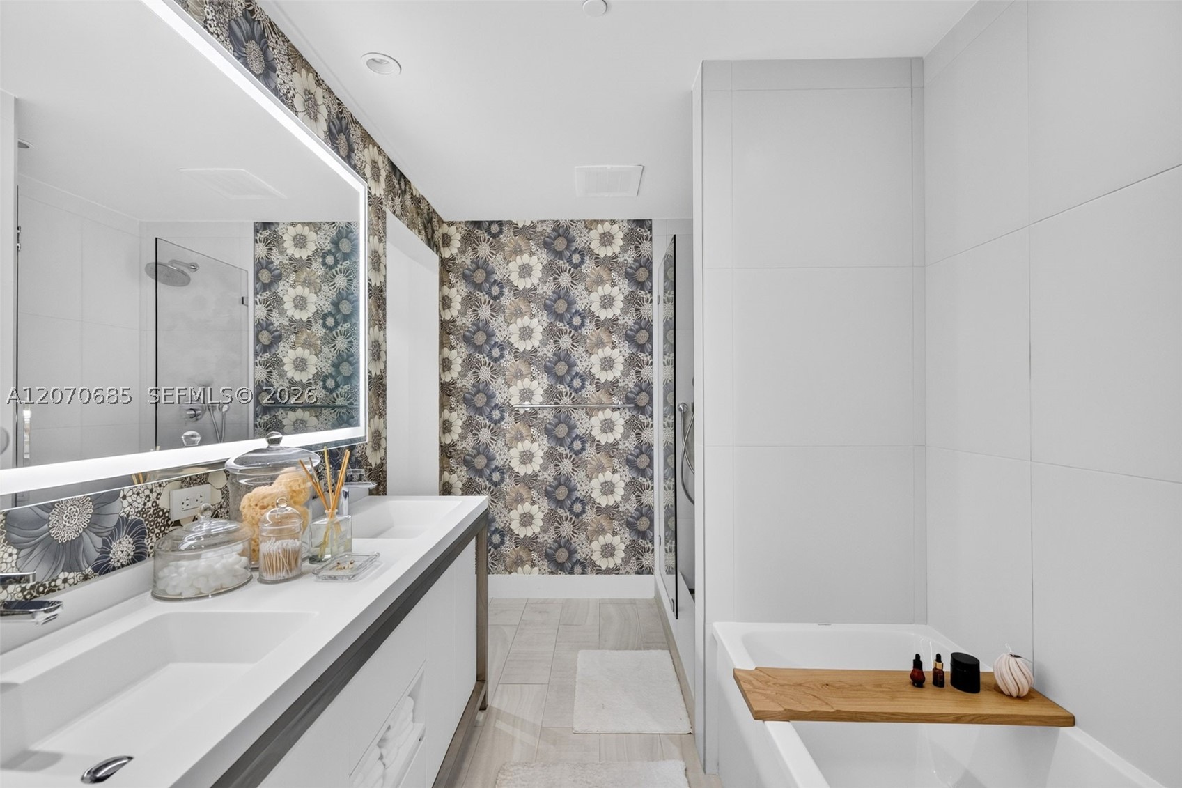 2000 Metropica Way 1901 Property Photo 16
