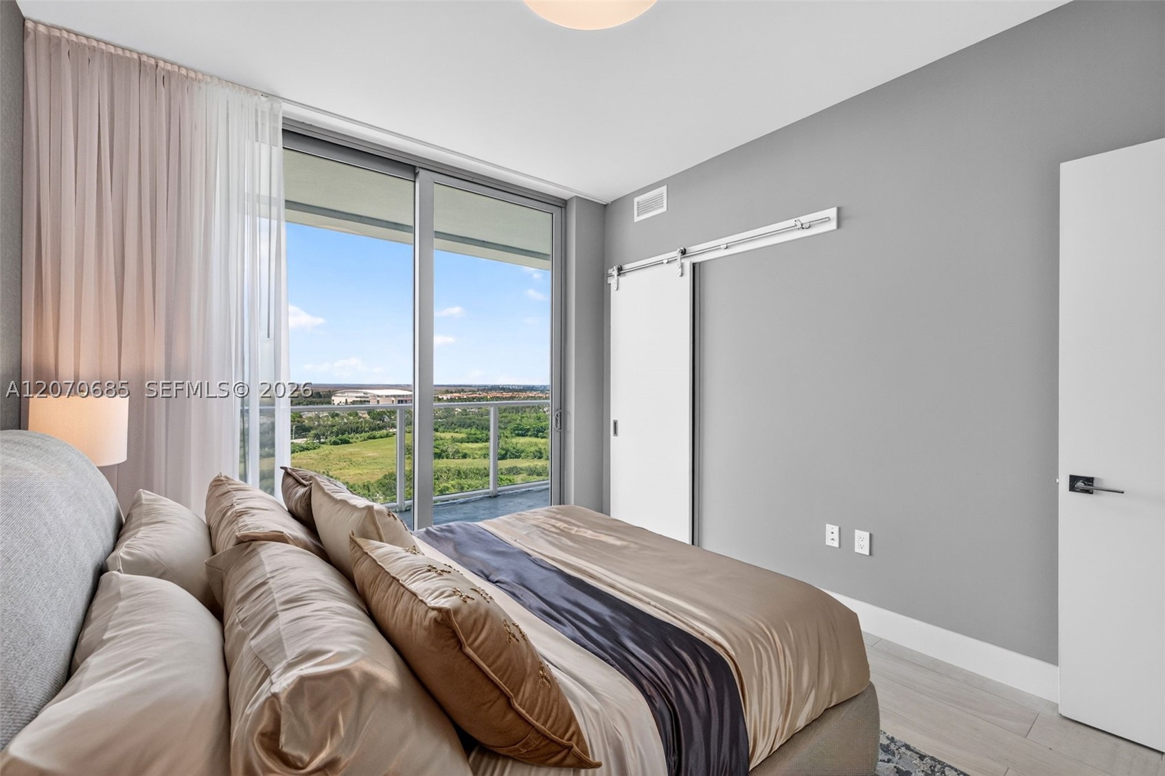 2000 Metropica Way 1901 Property Photo 18