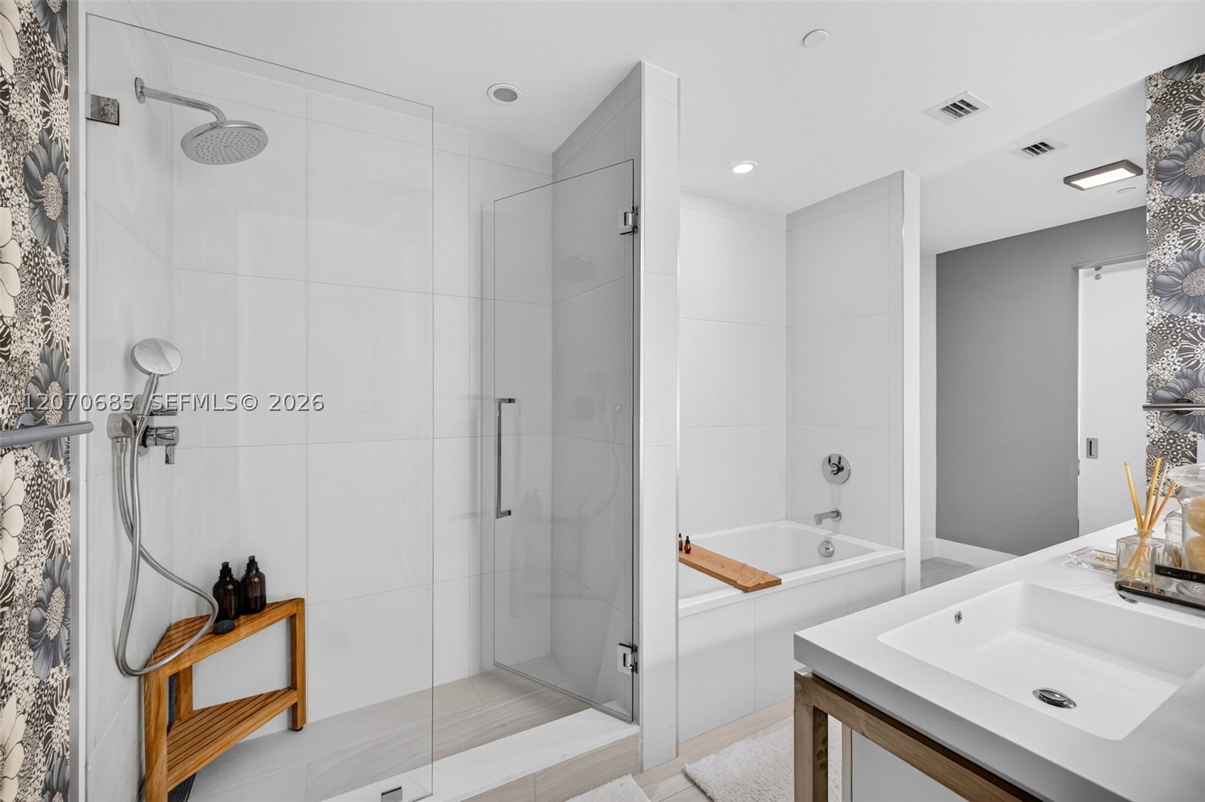 2000 Metropica Way 1901 Property Photo 19