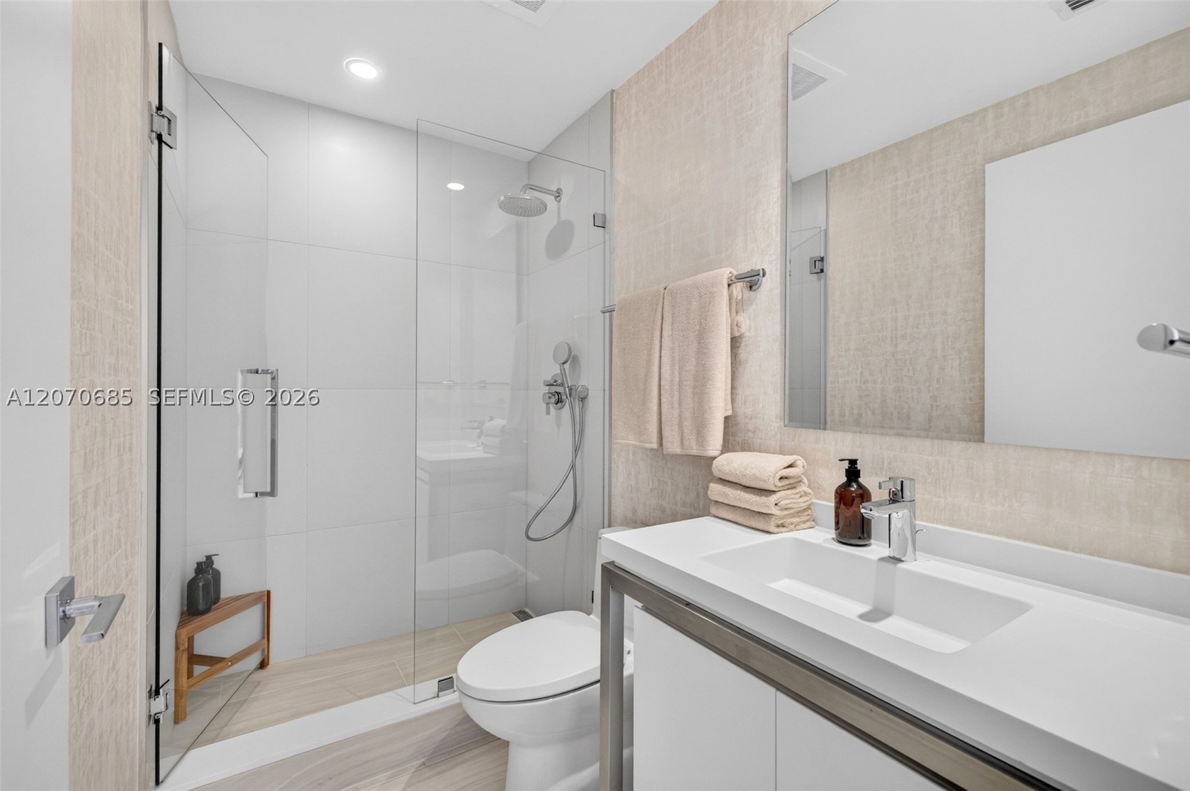 2000 Metropica Way 1901 Property Photo 26