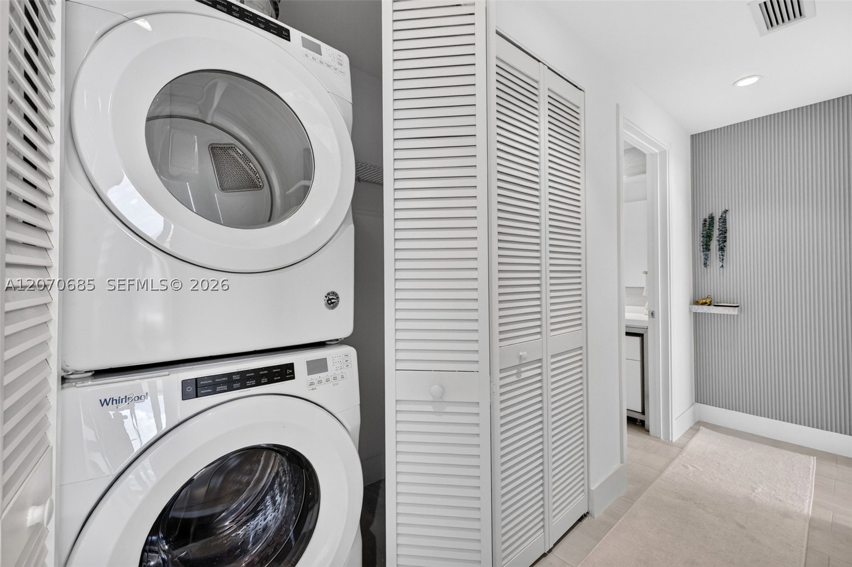 2000 Metropica Way 1901 Property Photo 27