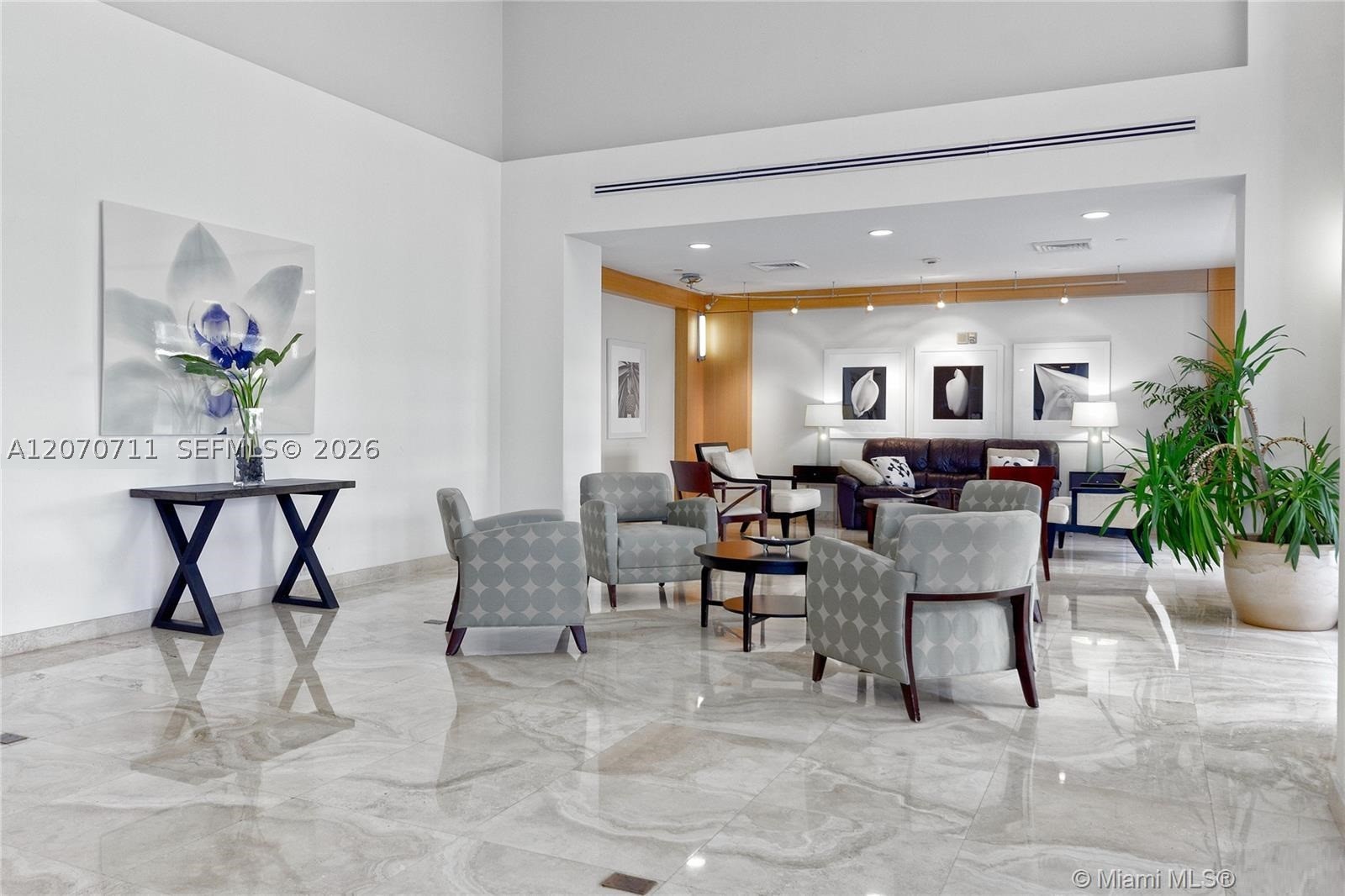 2080 S Ocean Dr Mph09 Property Photo 2