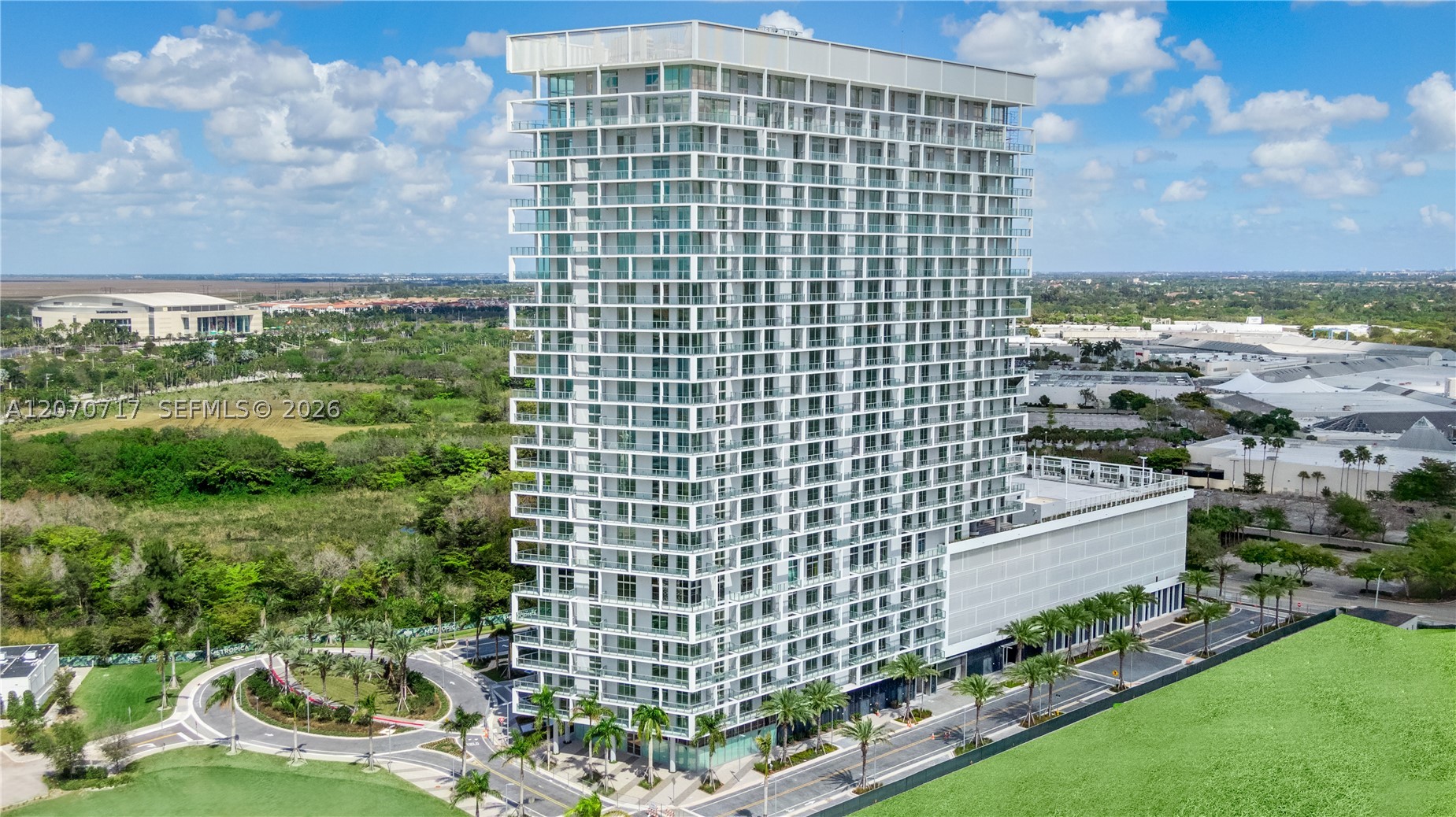 2000 Metropica Way Ph07 Property Photo 1