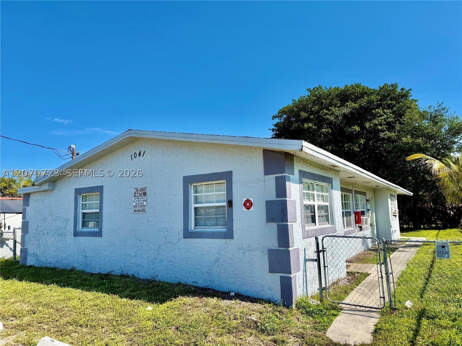 1041 NW 7th Ct Property Photo 1