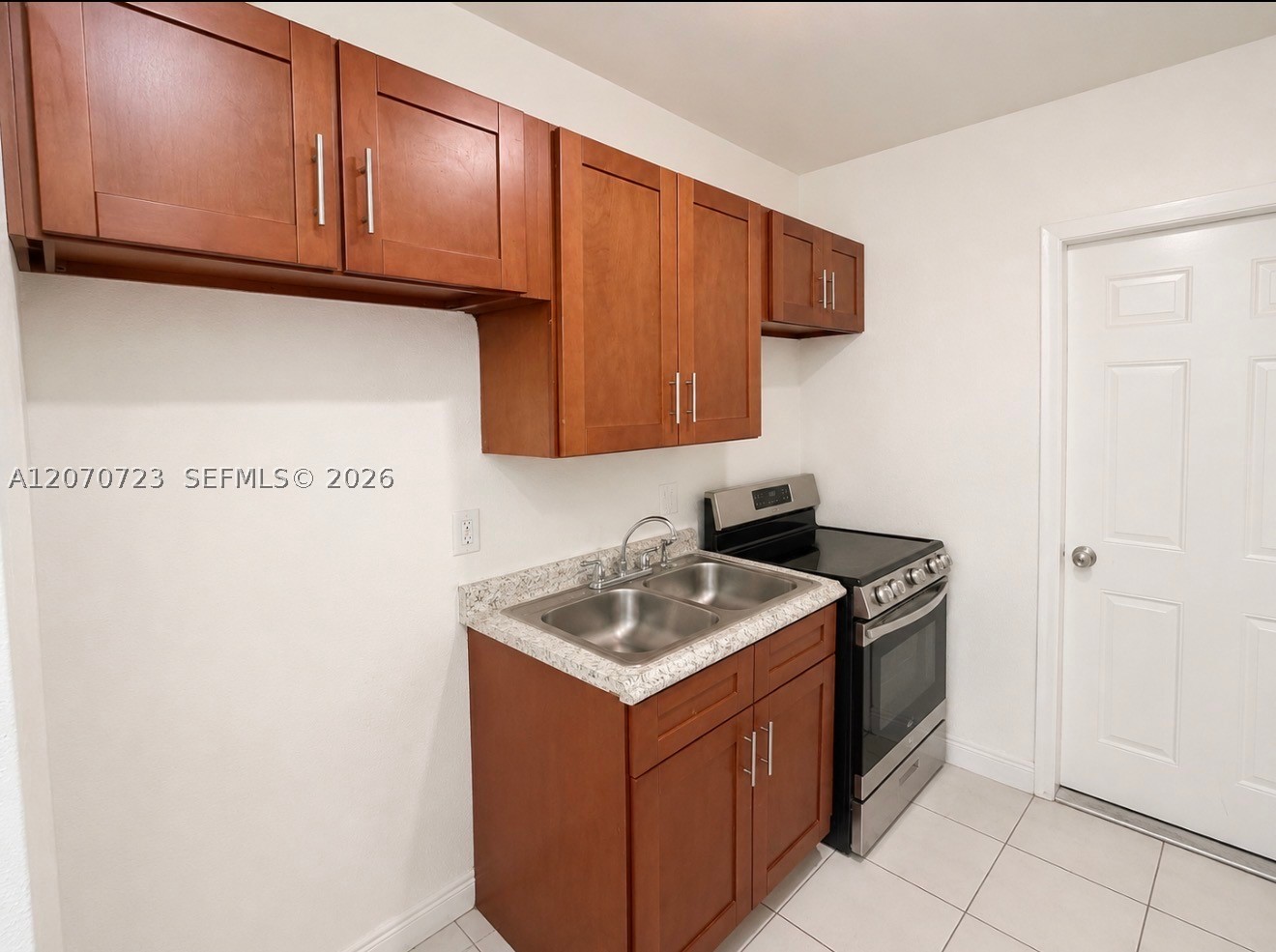 1041 Nw 7th Ct Property Photo 3