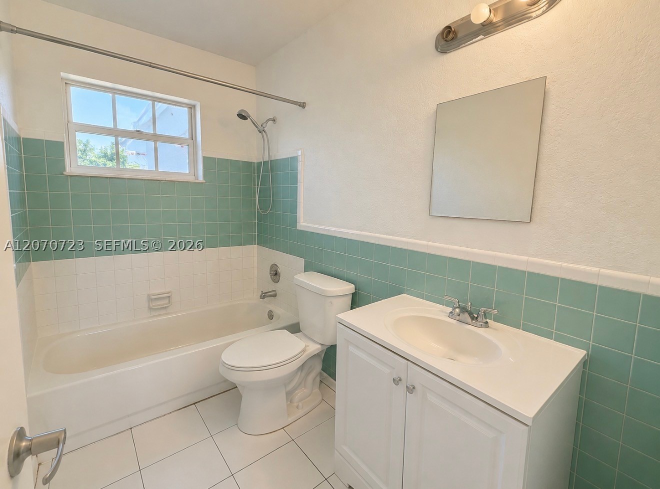 1041 Nw 7th Ct Property Photo 6