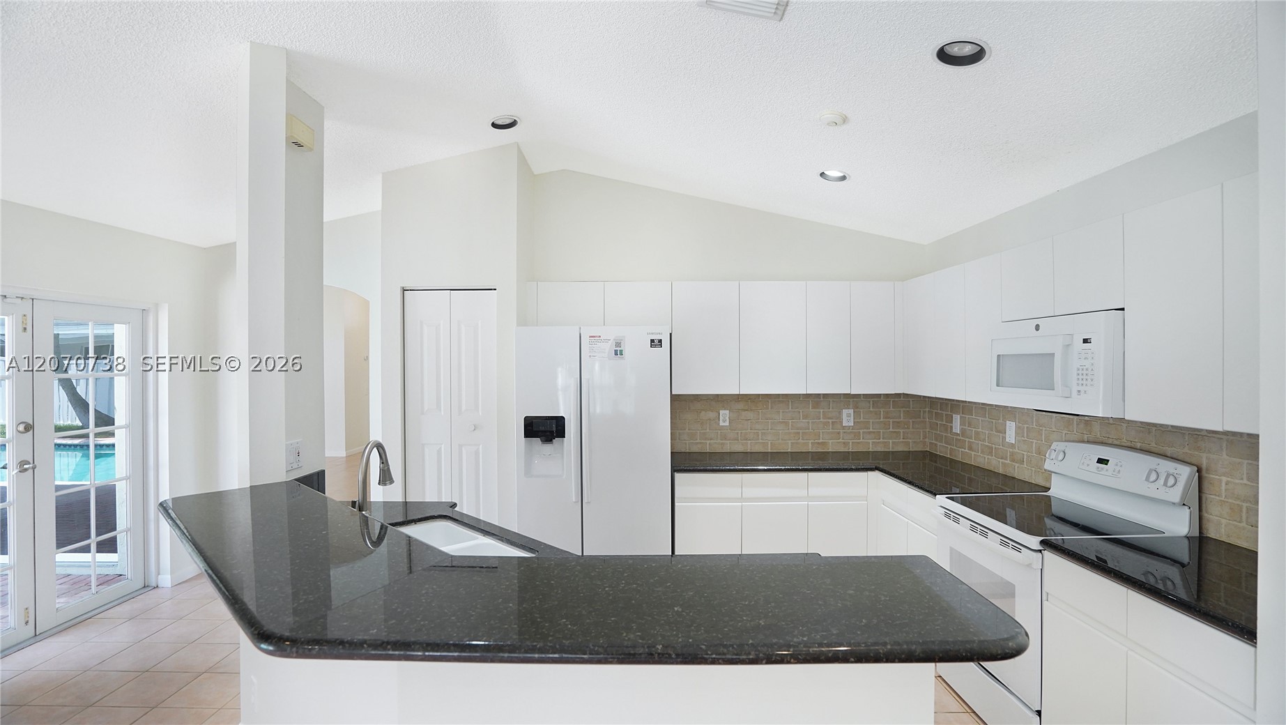 A12070738 Property Photo 13