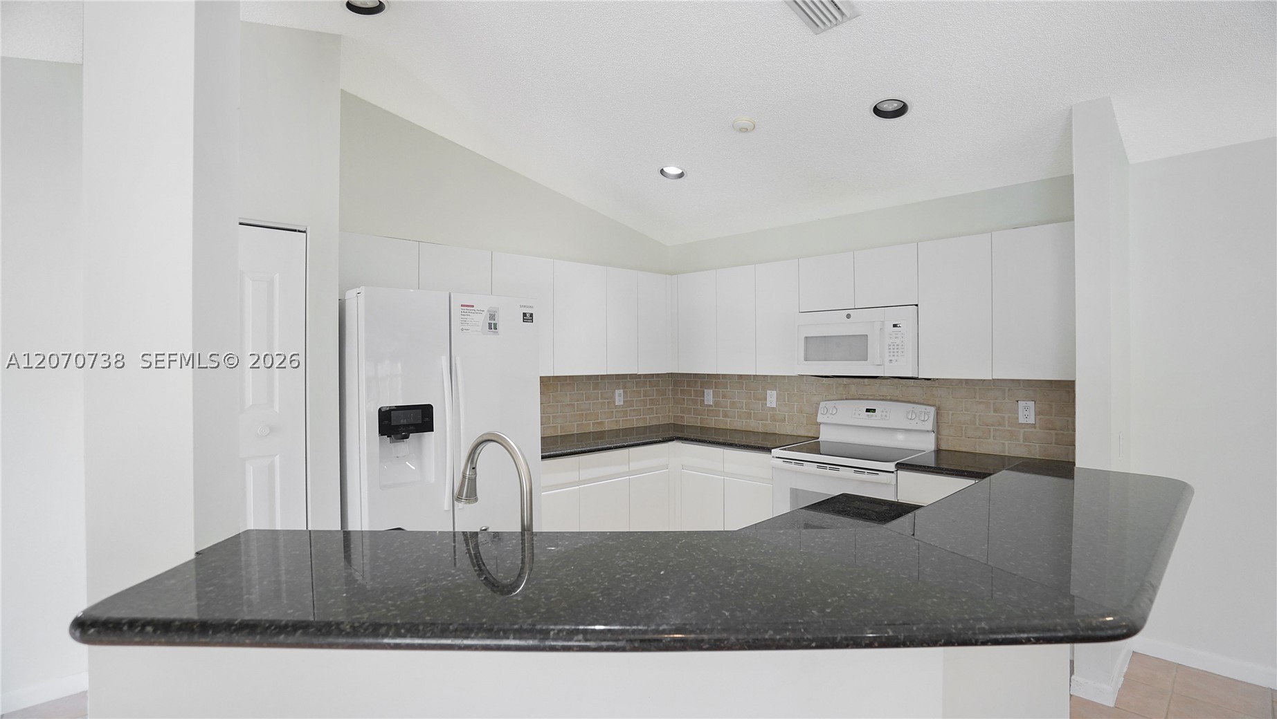 A12070738 Property Photo 15