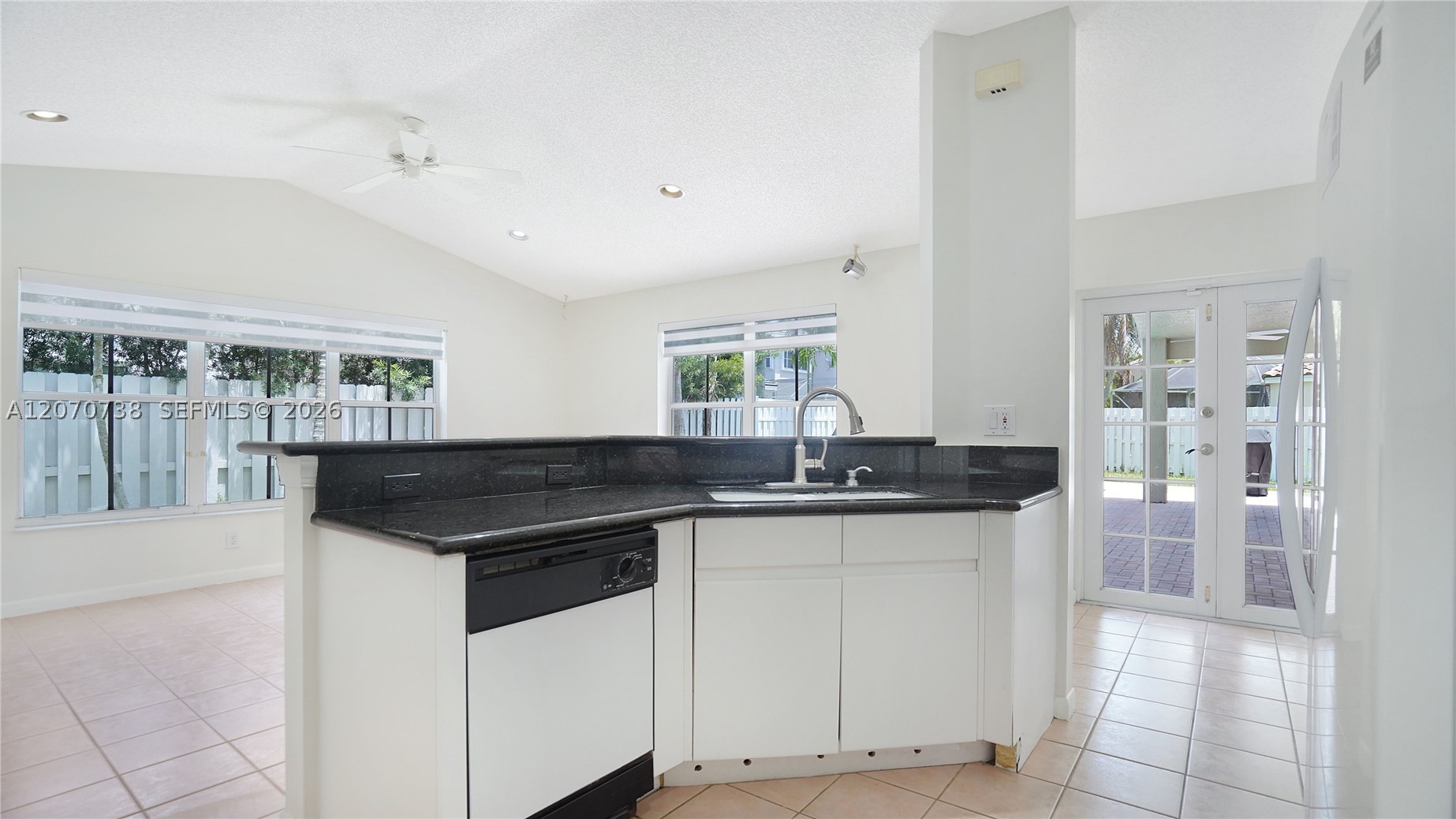 A12070738 Property Photo 16