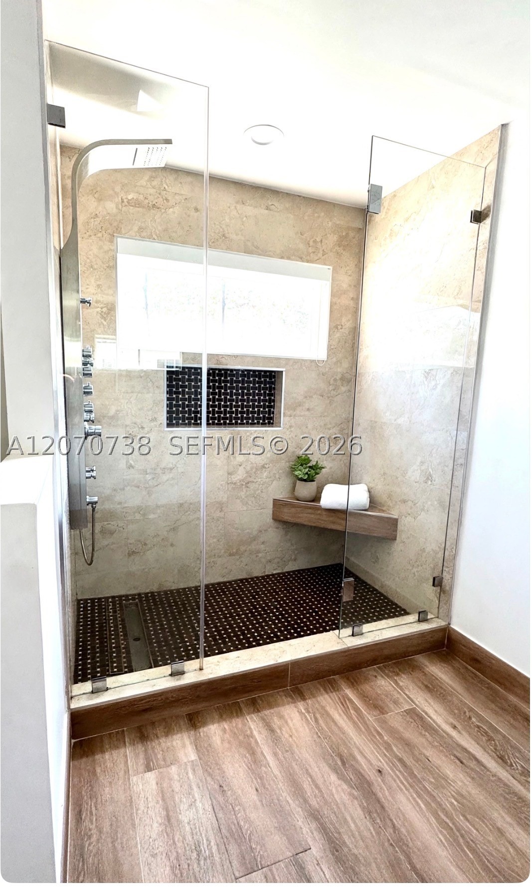 A12070738 Property Photo 37