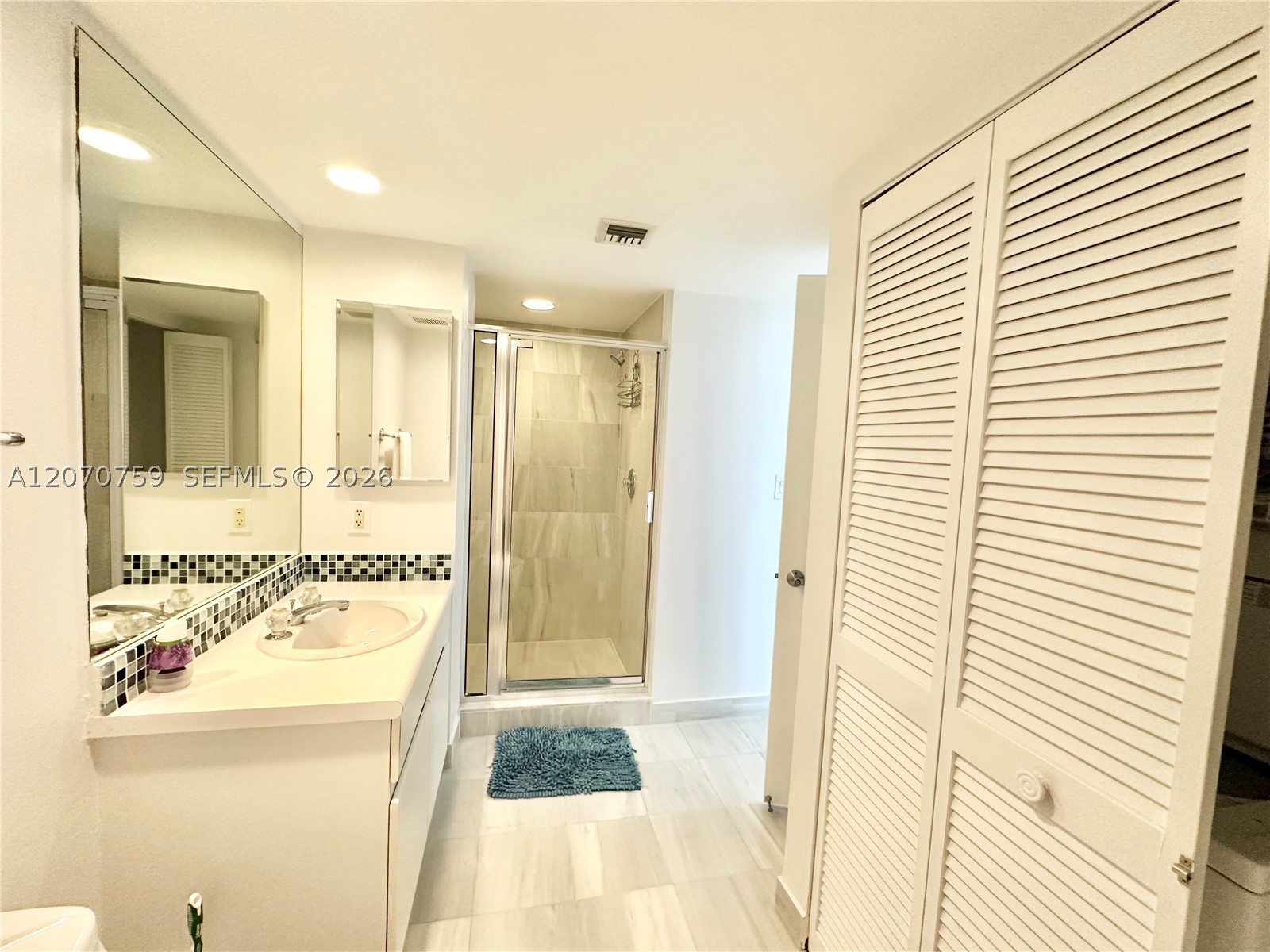 16425 E Collins Ave 1215 Property Photo 10
