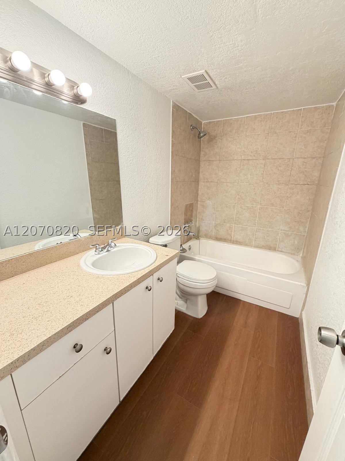 411 Executive Center Dr 109 Property Photo 6