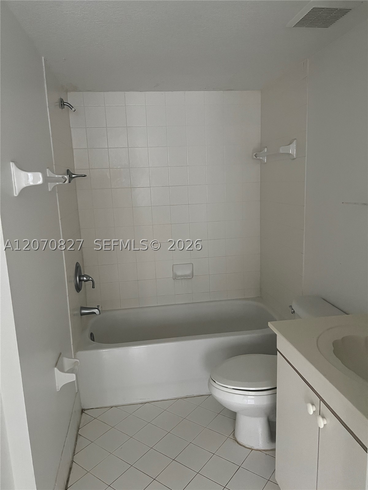 2911 Se 13th Ave 104-49 Property Photo 6