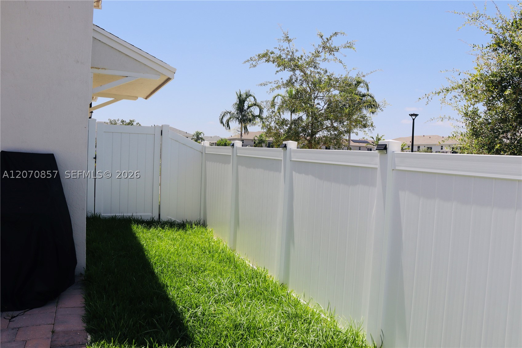 A12070857 Property Photo 16