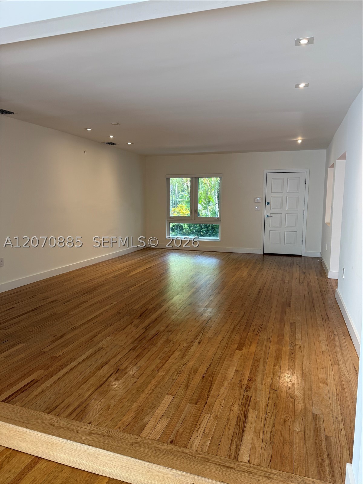 3865 Poinciana Ave Property Photo 3