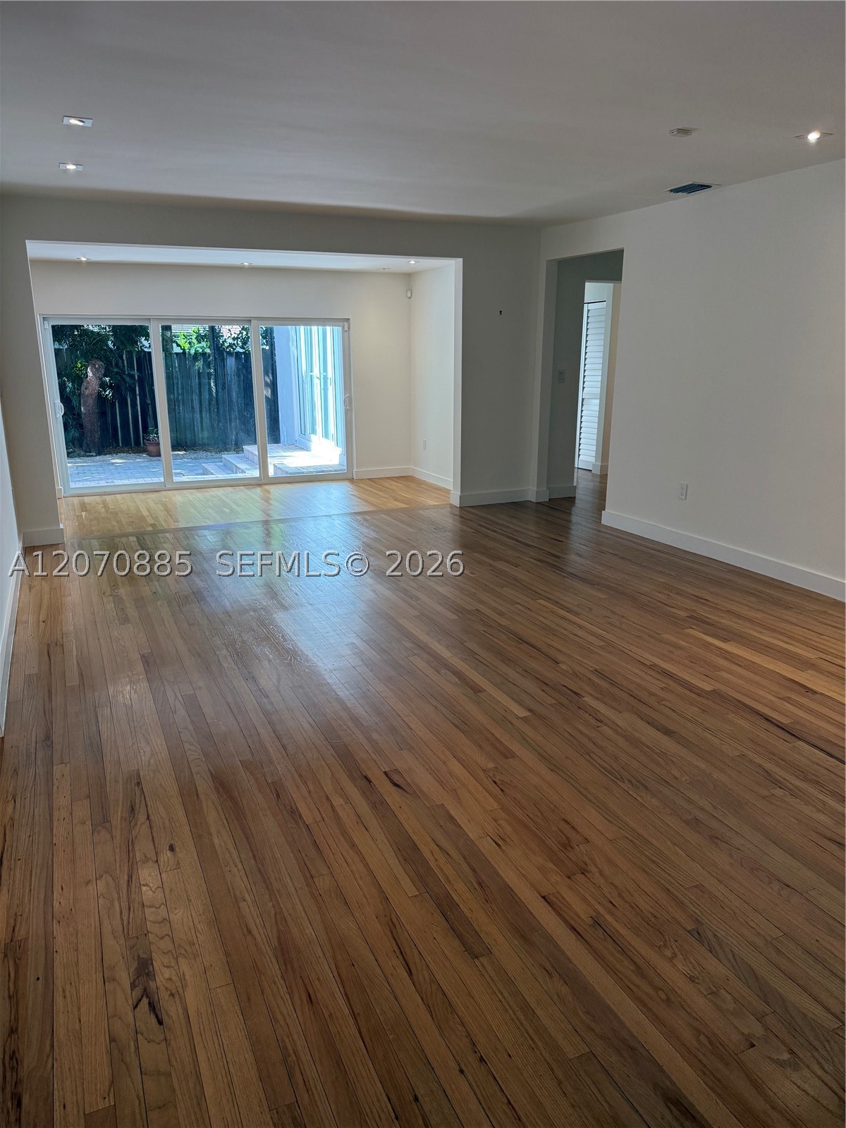 3865 Poinciana Ave Property Photo 4