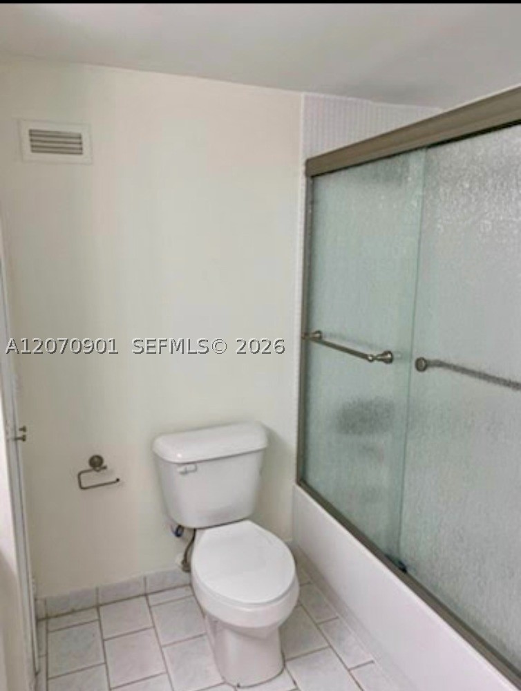 111 Golden Isles Dr E4 Property Photo 7