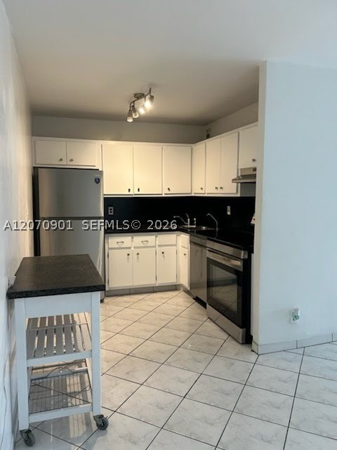111 Golden Isles Dr E4 Property Photo 9