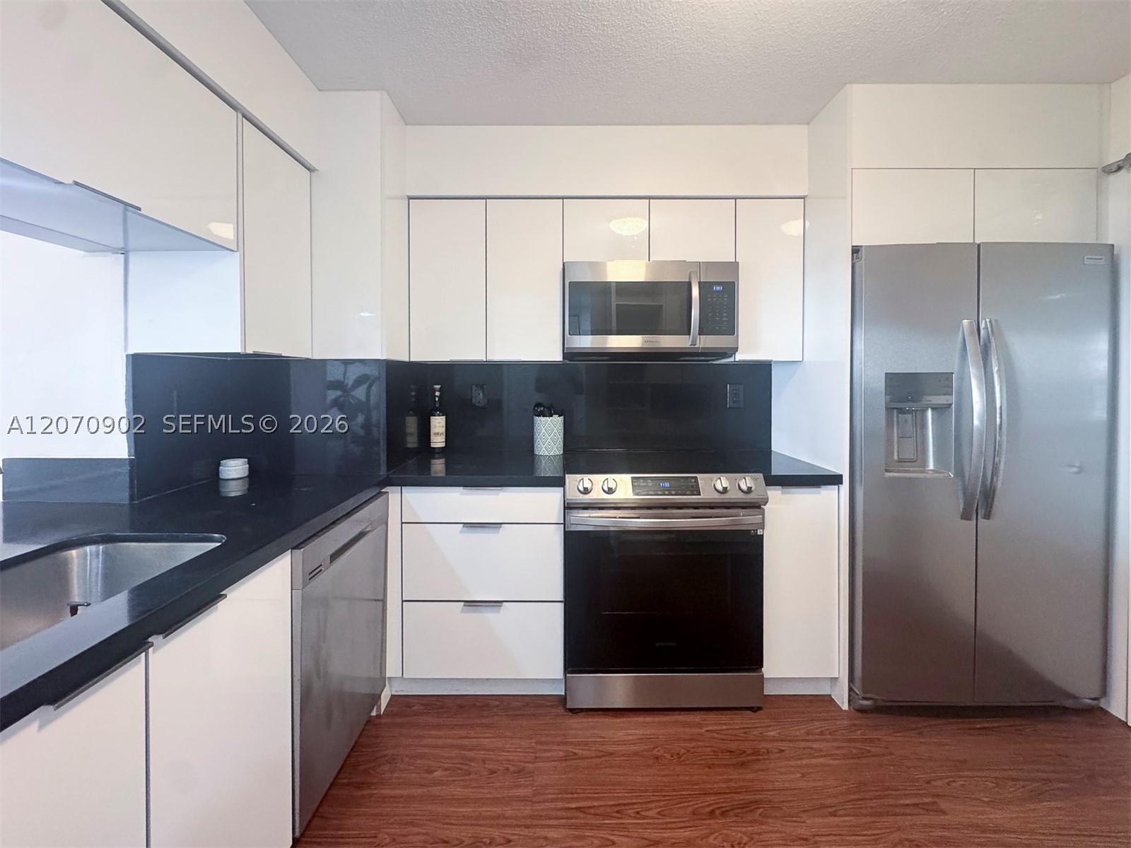 5757 Collins Ave 703 Property Photo 4
