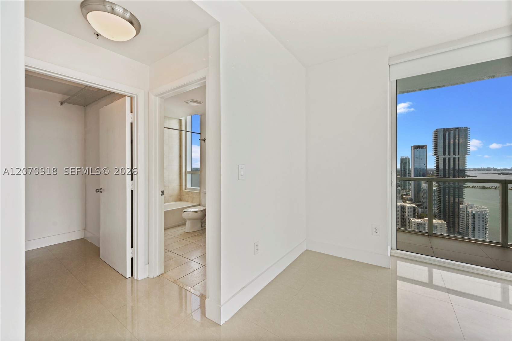 1900 N Bayshore Dr 4302 Property Photo 7