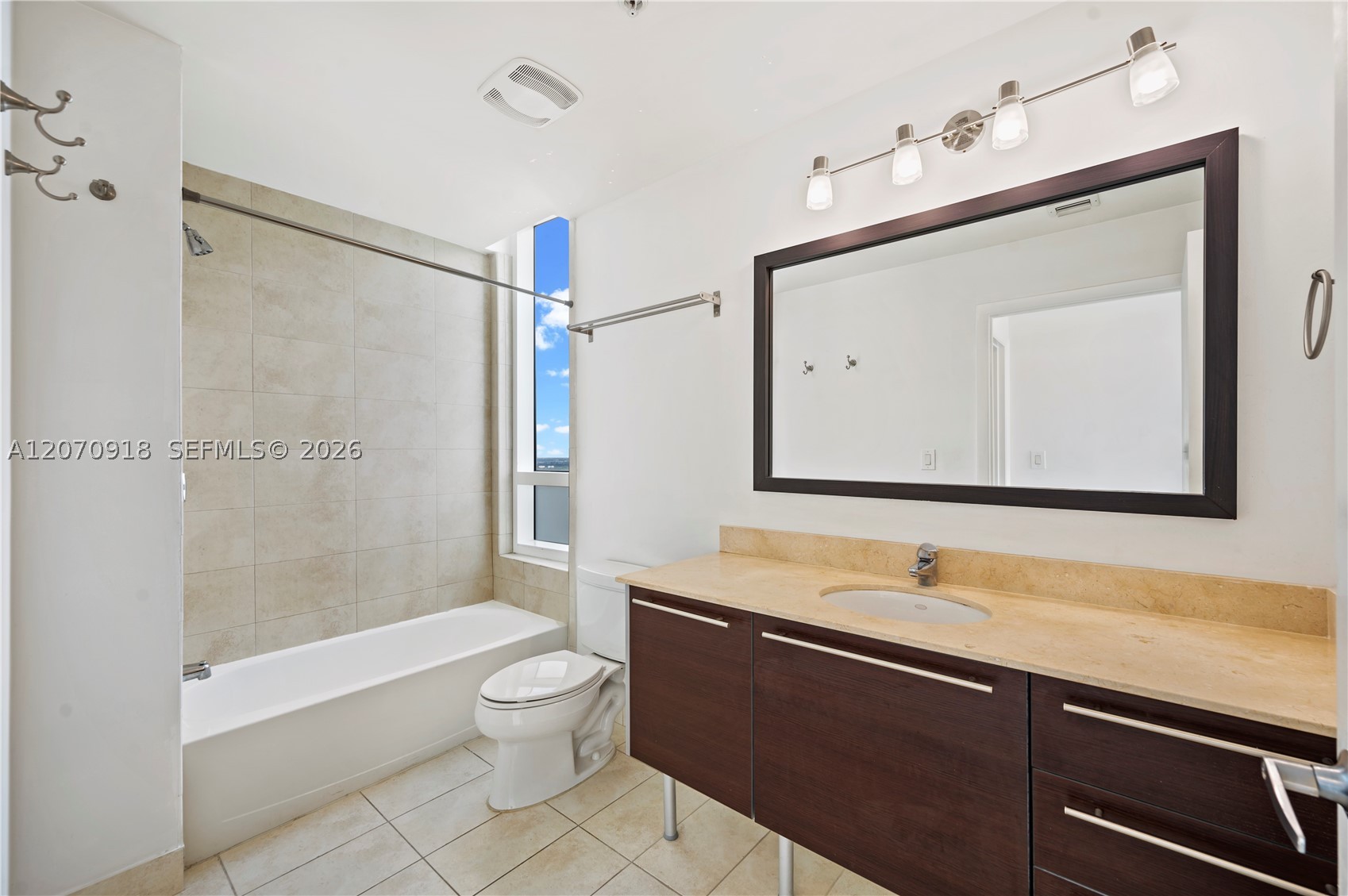 1900 N Bayshore Dr 4302 Property Photo 8