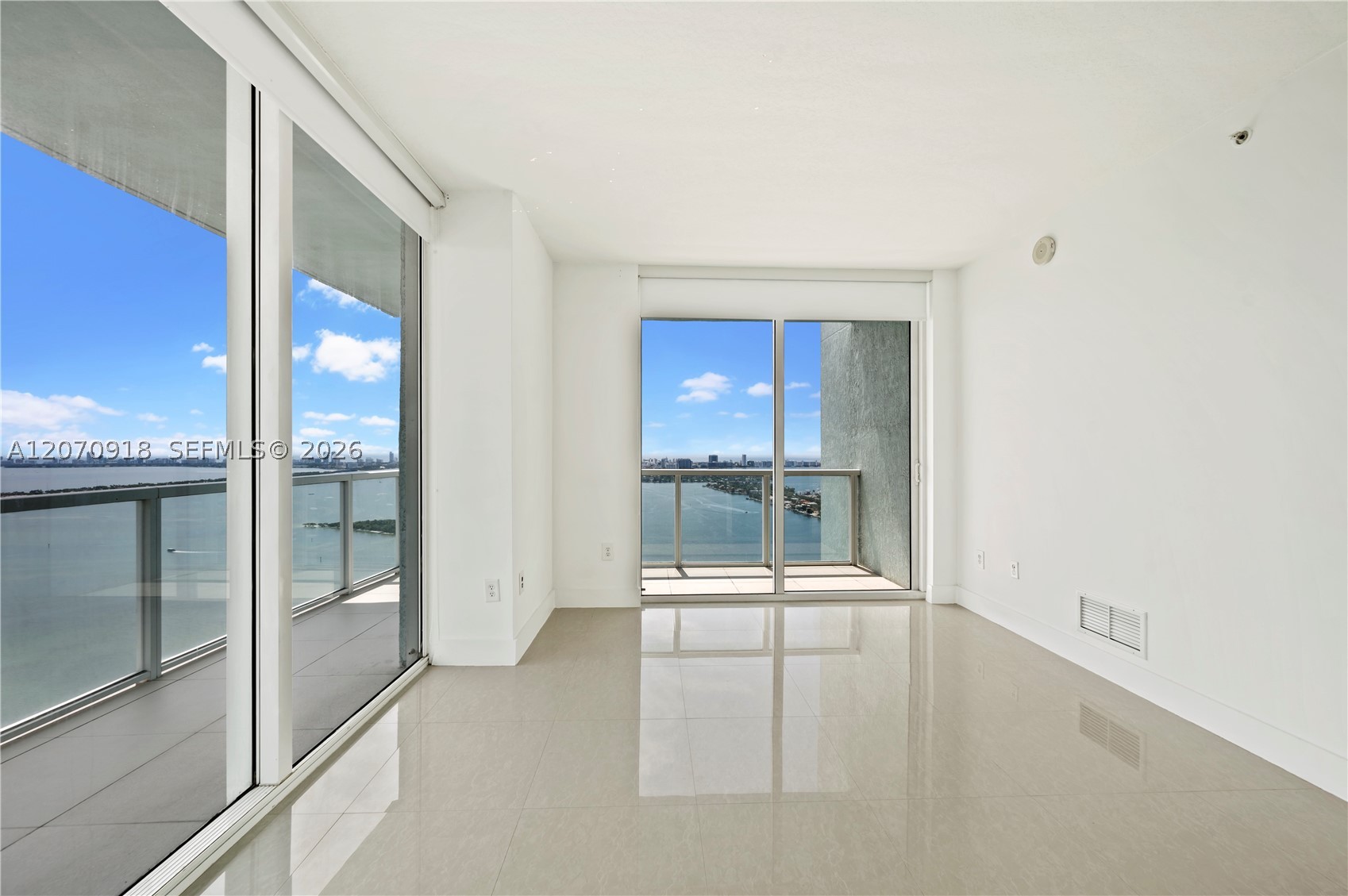 1900 N Bayshore Dr 4302 Property Photo 10