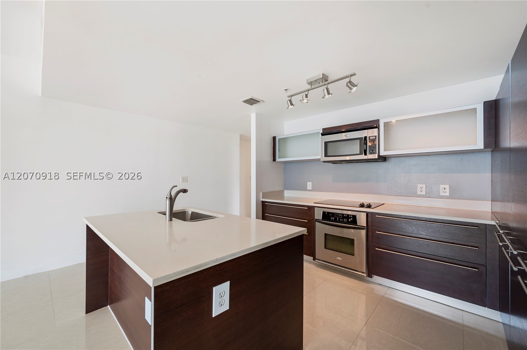 1900 N Bayshore Dr 4302 Property Photo 20