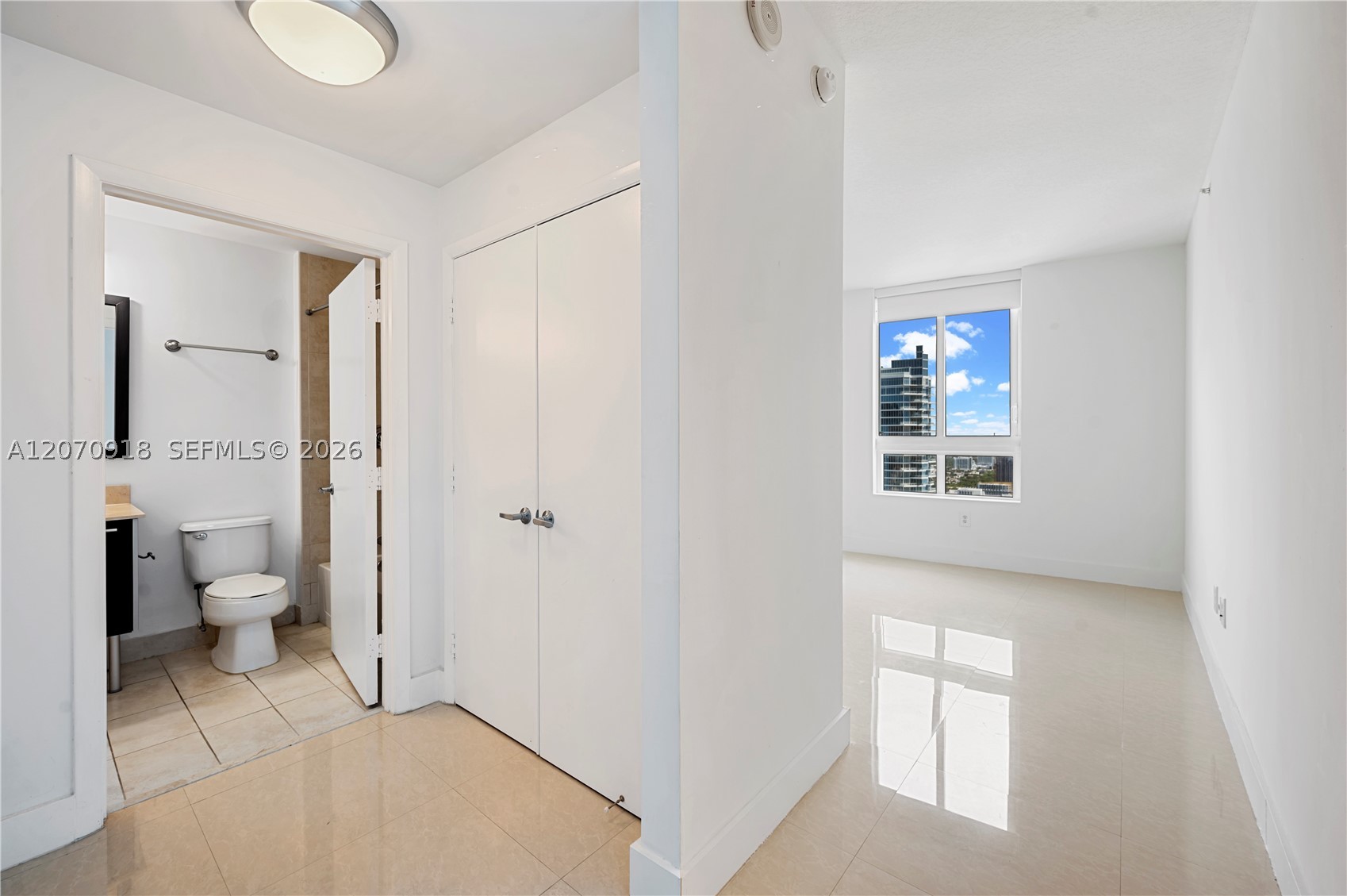 1900 N Bayshore Dr 4302 Property Photo 23