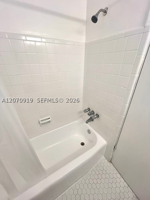 696 Ne 85th St 2 Property Photo 5